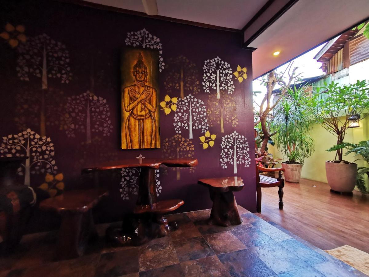 Tavee Guesthouse Bangkok Esterno foto