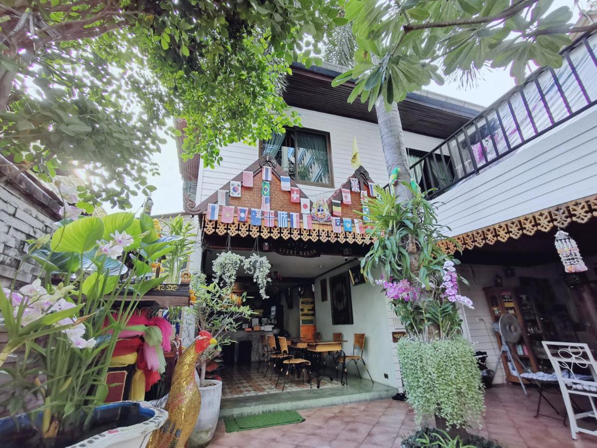 Tavee Guesthouse Bangkok Esterno foto
