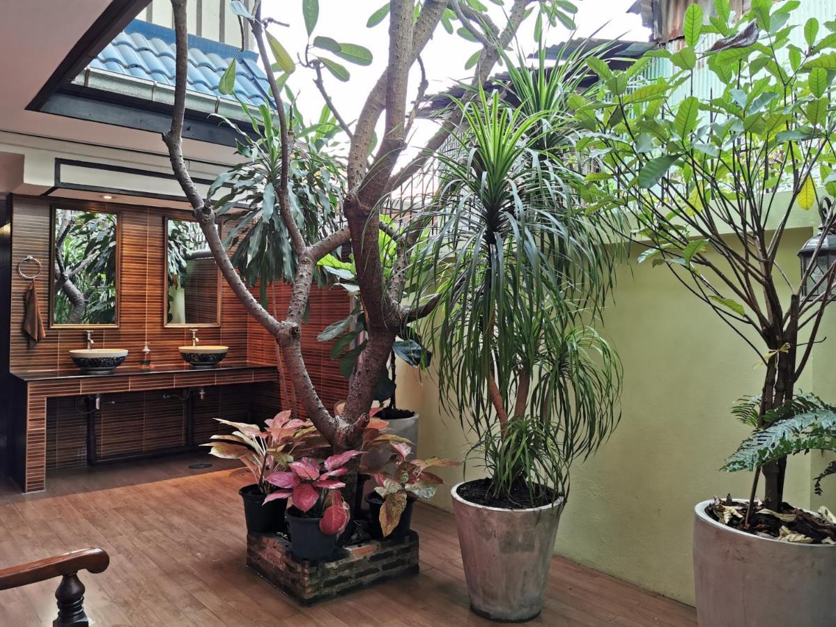 Tavee Guesthouse Bangkok Esterno foto