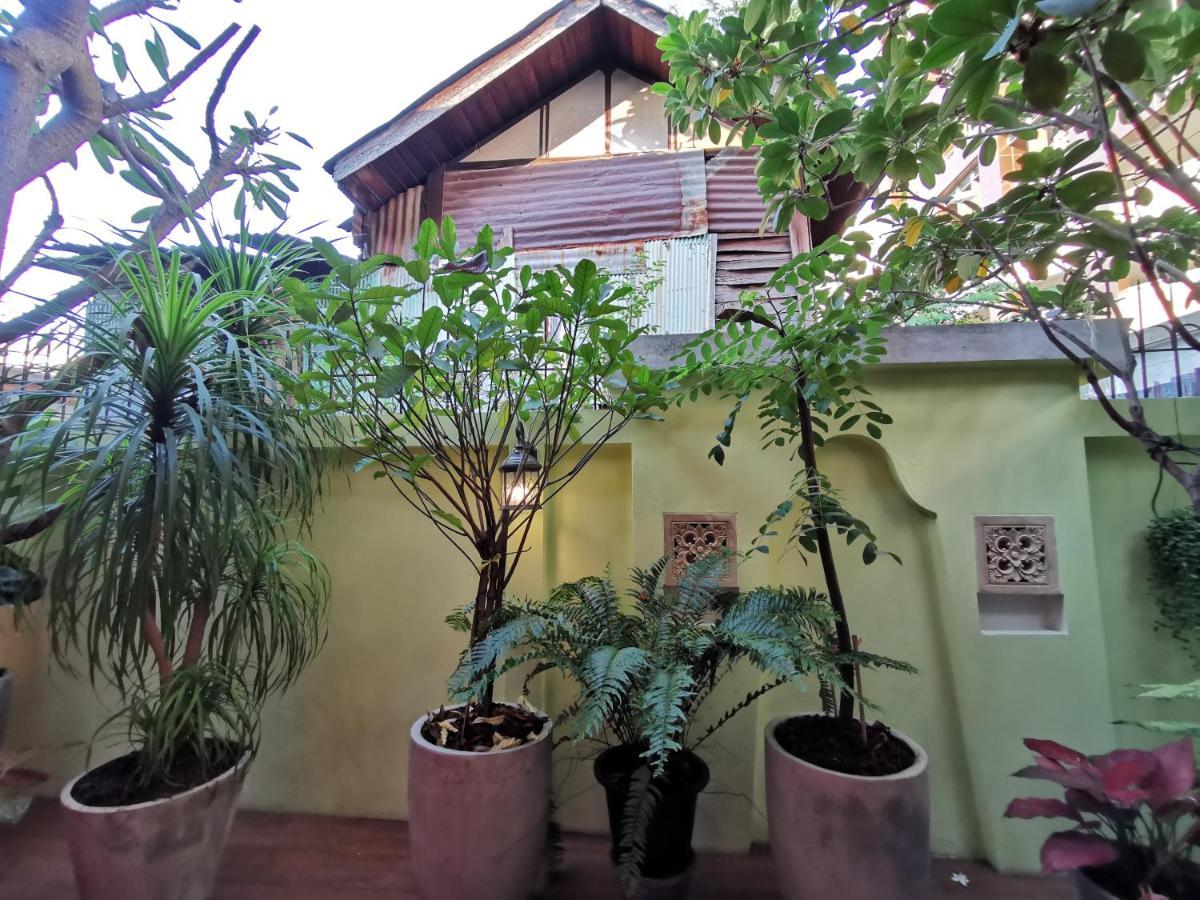Tavee Guesthouse Bangkok Esterno foto