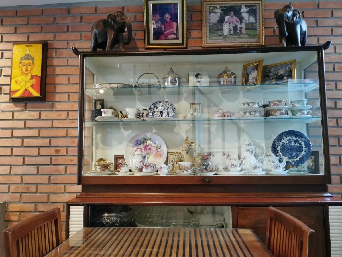 Tavee Guesthouse Bangkok Esterno foto