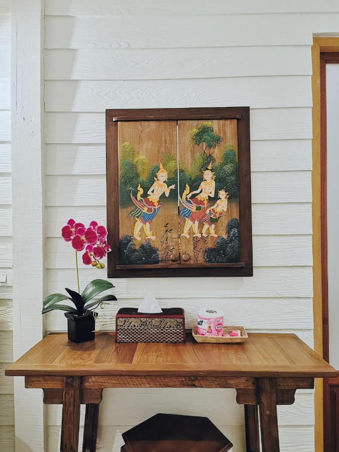 Tavee Guesthouse Bangkok Esterno foto