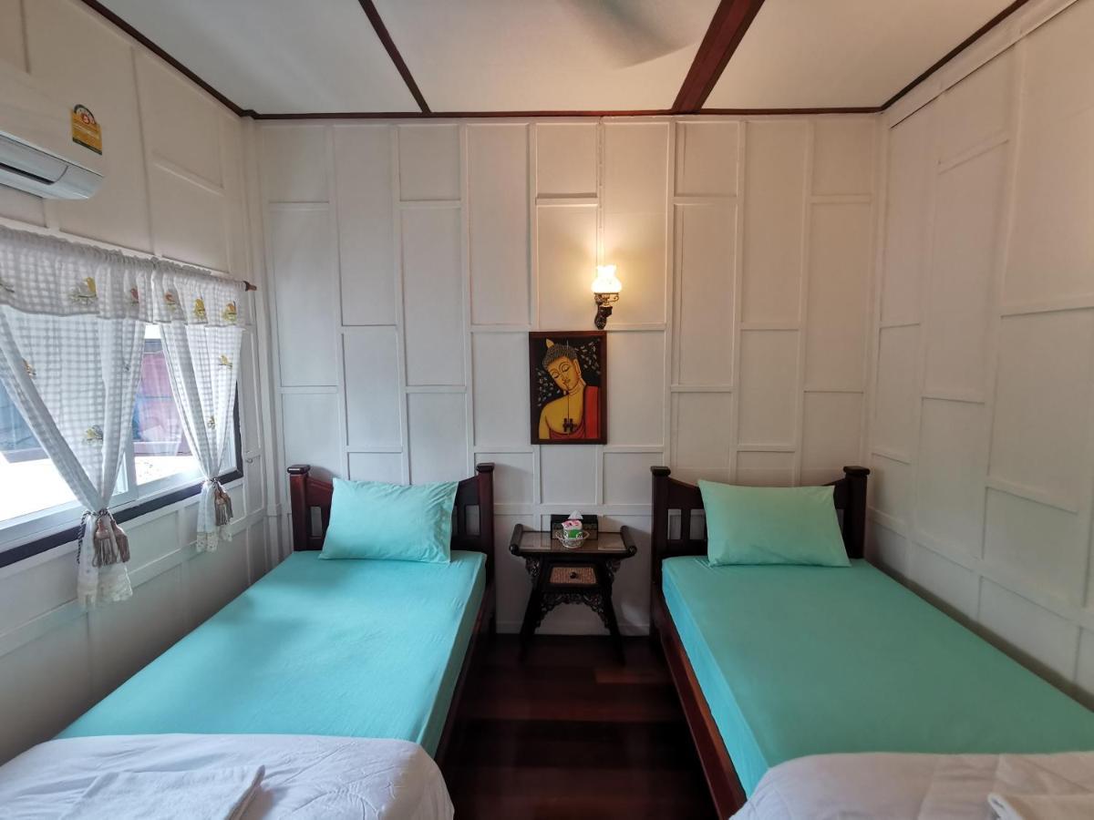 Tavee Guesthouse Bangkok Esterno foto