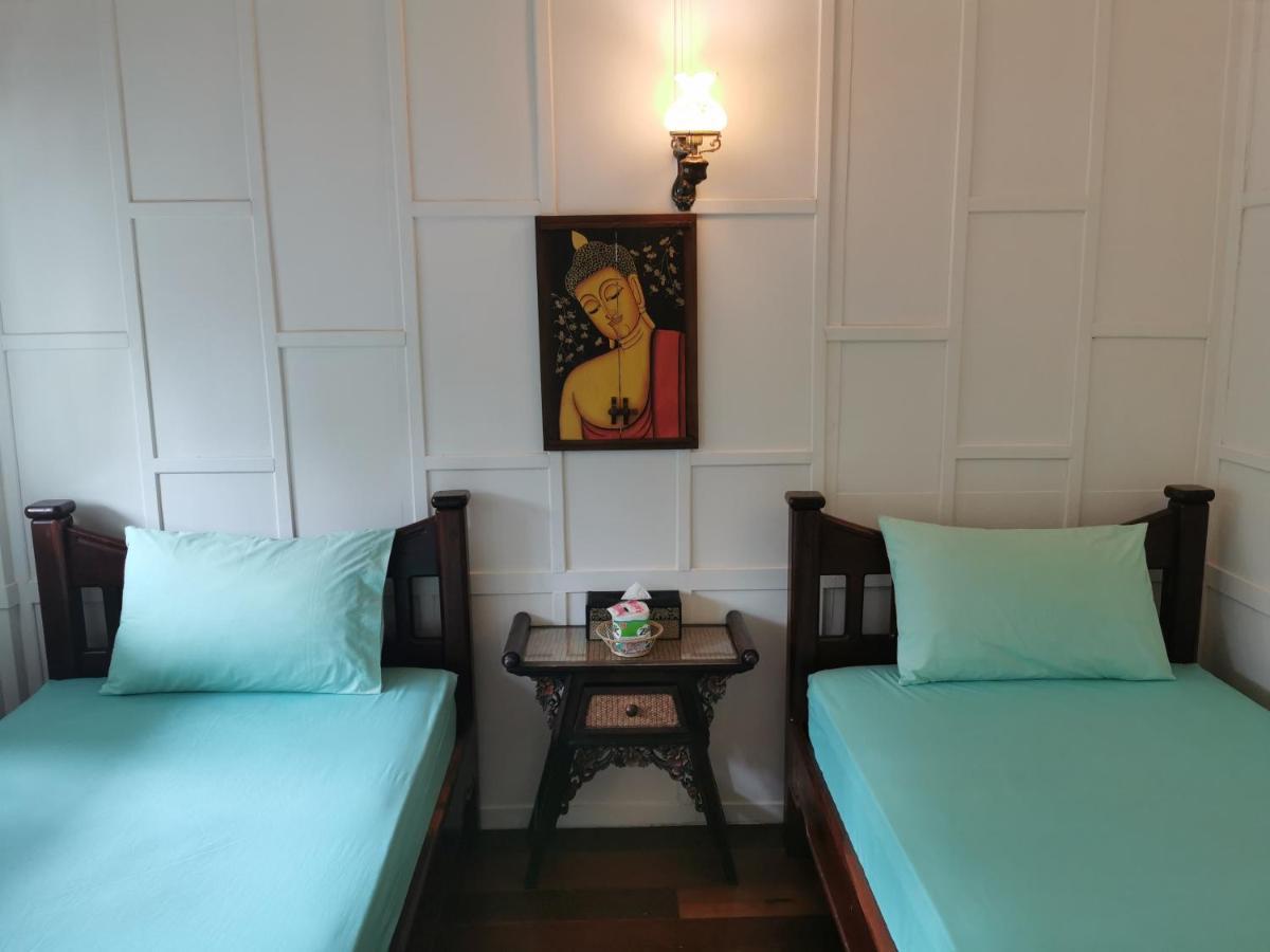 Tavee Guesthouse Bangkok Esterno foto