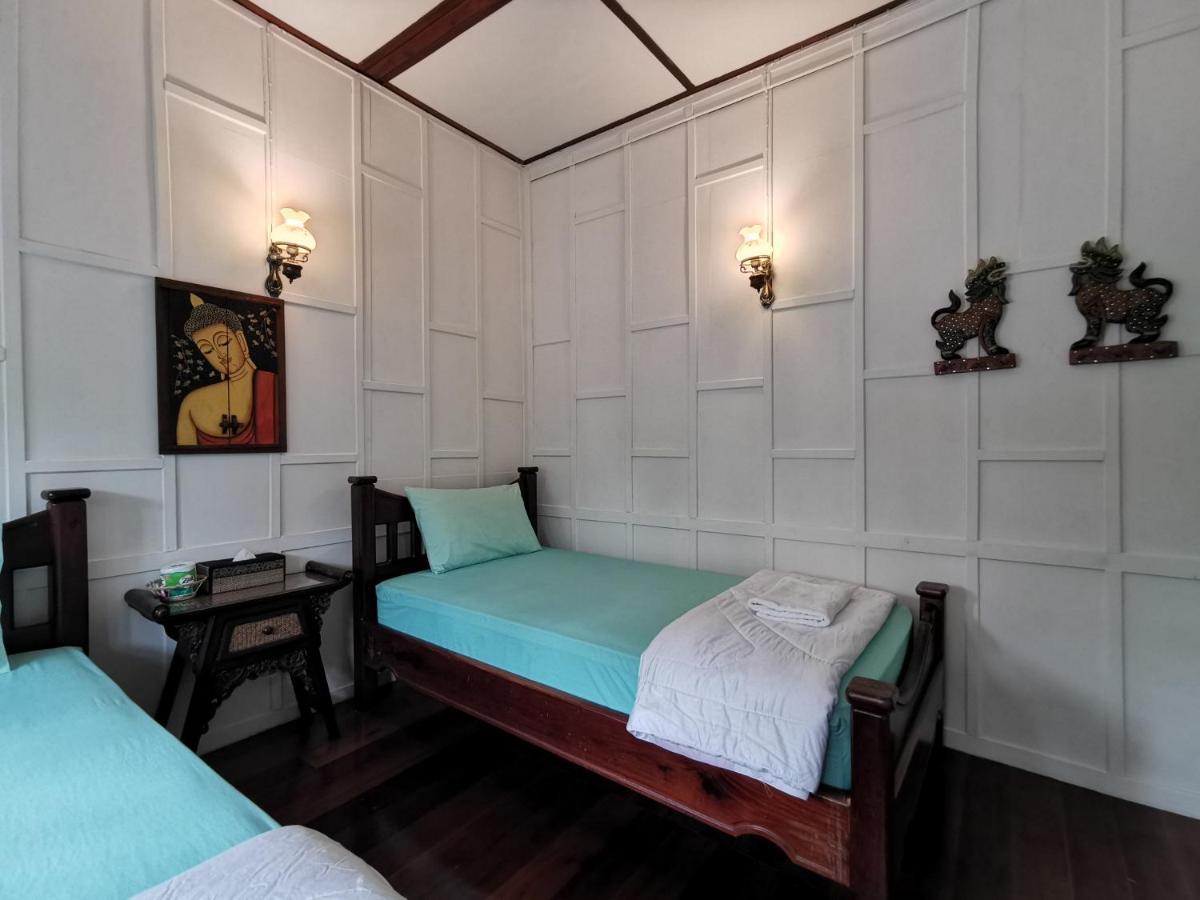 Tavee Guesthouse Bangkok Esterno foto