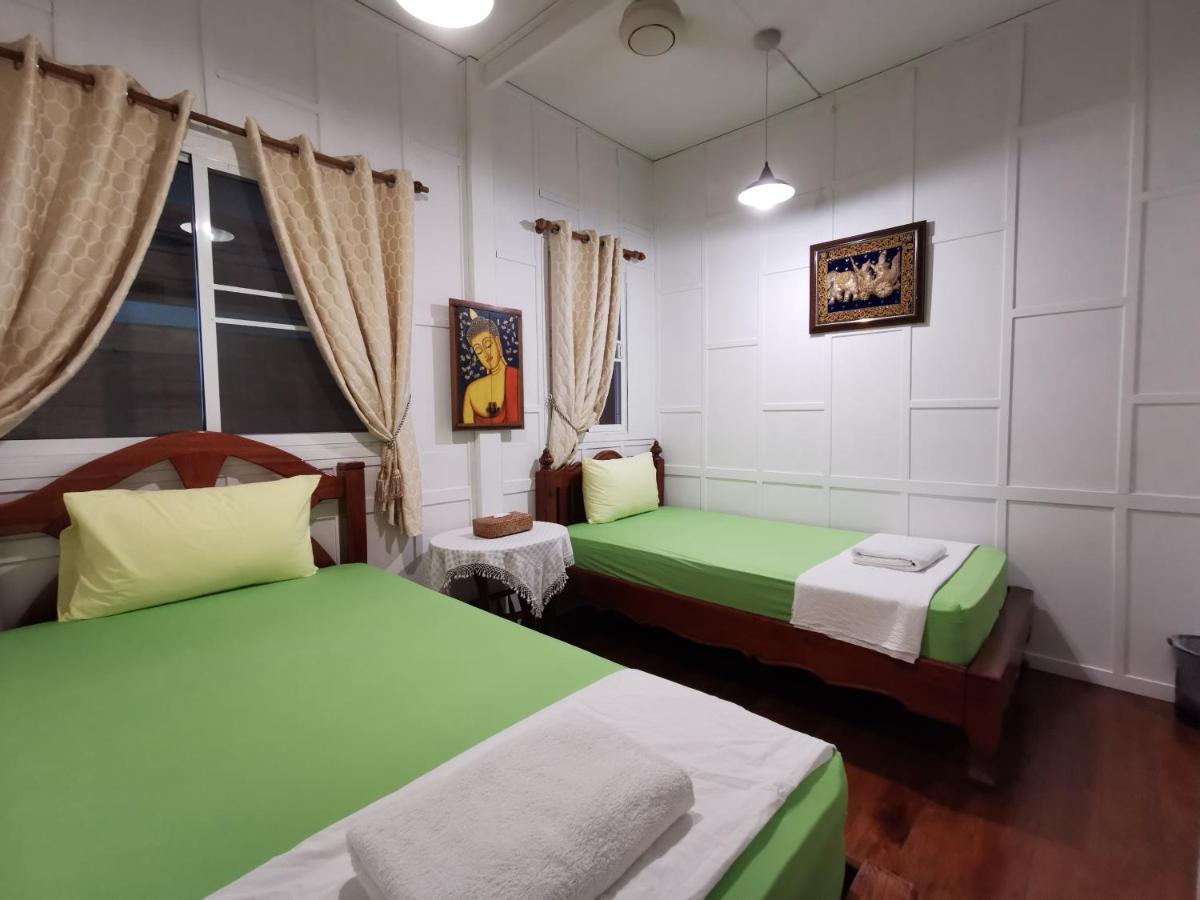 Tavee Guesthouse Bangkok Esterno foto