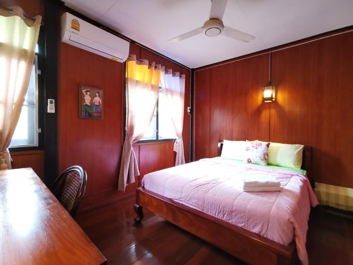Tavee Guesthouse Bangkok Esterno foto